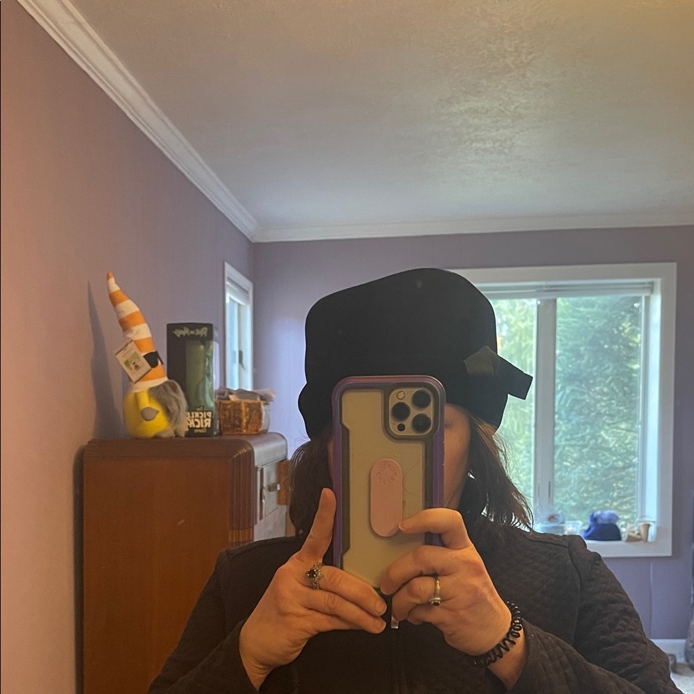 Black Bow Accent Beret - Women